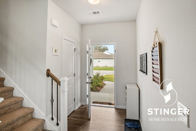 Photo - 19 Seneca Wy