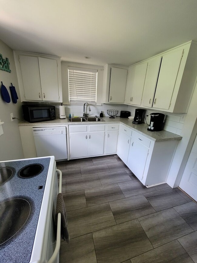 Photo - MOVE IN SPECIAL!! Beautiful 3 Bedroom 2 bath home