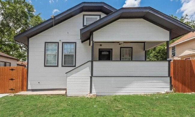 Building Photo - 447 W Clarendon Dr