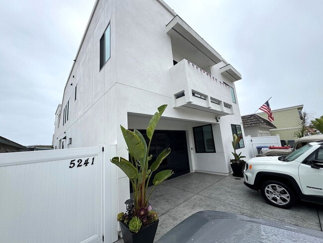Building Photo - Brand New Custom Home with Ocean Views and...