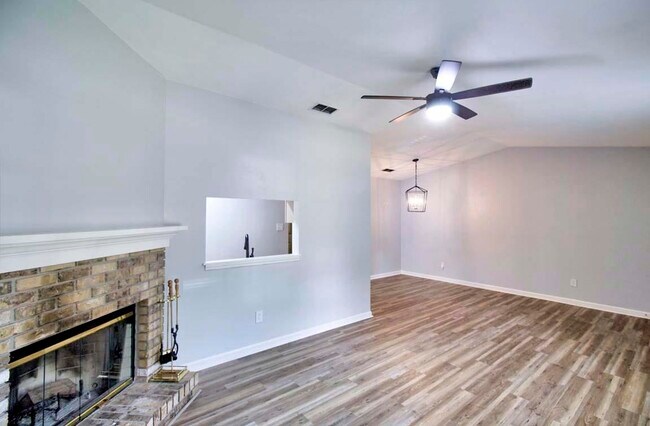 Photo - 425 High Point Ln