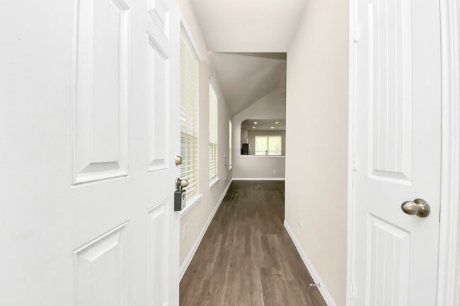 Building Photo - 17630 Holroyd Rd