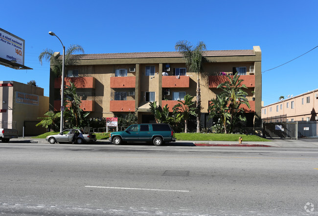 Building Photo - 7627 Laurel Canyon Blvd Rental