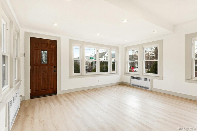 Photo - 93-01 71st Ave