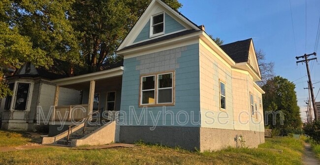 Building Photo - 1413 Court Ave