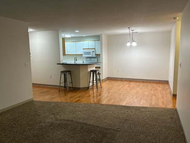 Photo - 39 Windsor Ct Unit F