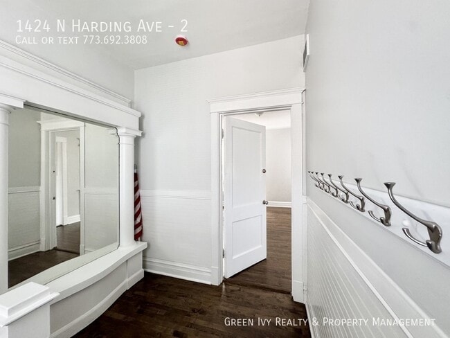 Photo - 1424 N Harding Ave Unit 2