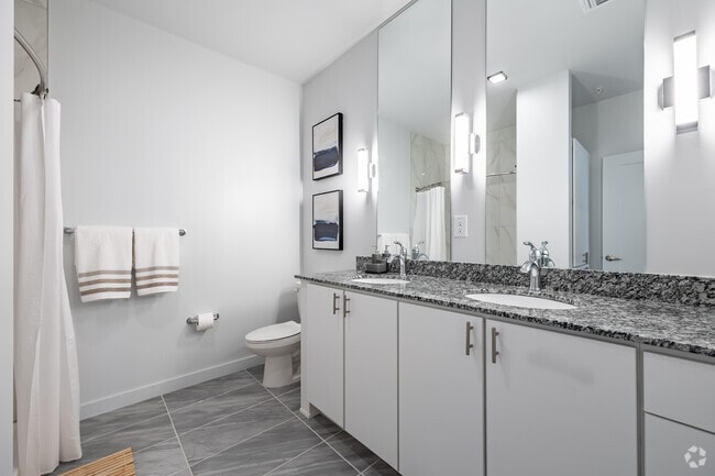 2BR, 2BA - 956SF