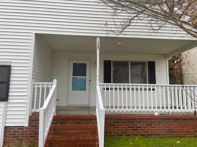 Building Photo - 128 Old Thompson Ave