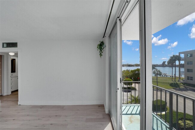 Photo - 301 Croton Ave Unit 302