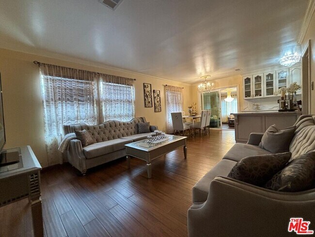 Photo - 6550 Van Noord Ave