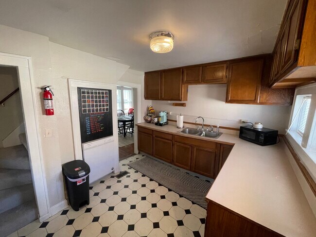 Kitchen - 732 Connecticut St