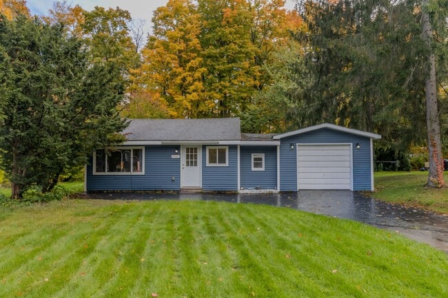 Building Photo - Lakeside Retreat on Duck Lake Peninsula