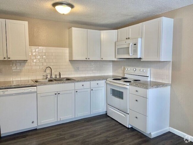 Building Photo - Beautifully Remodeled 2 Bedroom 1 Bath Apa... Rental