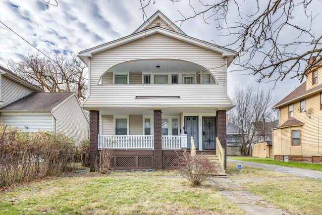 Building Photo - 3218 E 117th St Unit DOWN