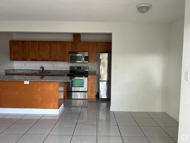 Building Photo - 4610 NW 79th Ave Unit 2B Rental