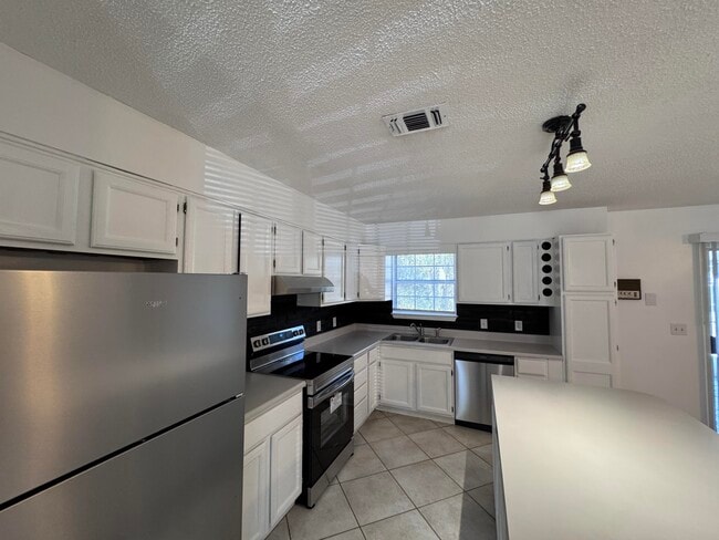 Building Photo - 6868 E Bay Blvd