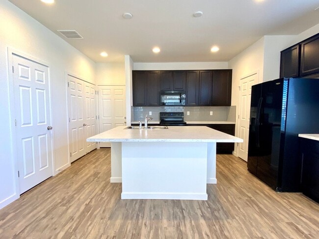 Photo - Beautifully built townhome in Banning Lewi...