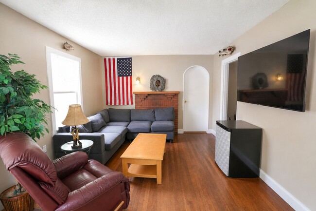 Photo - 636 Golfview Dr