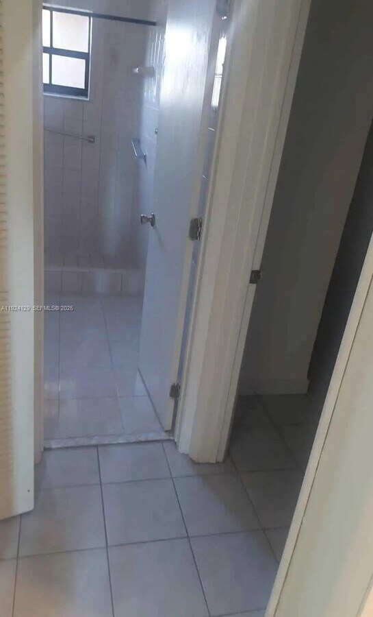 Photo - 561 E 62nd St