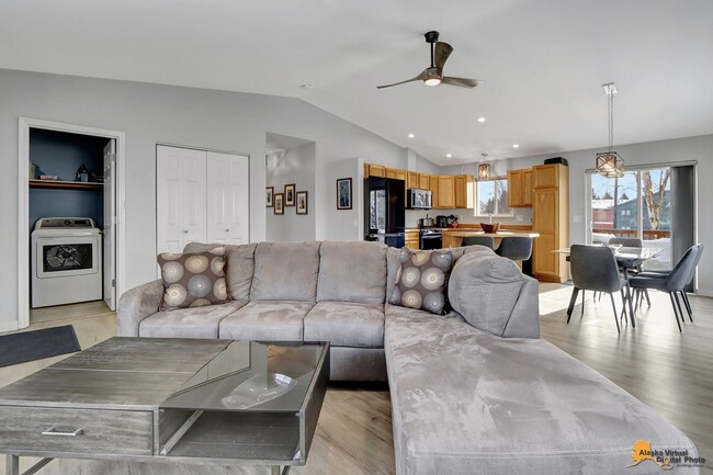 Photo - Fully Furnished Three Bedroom Executive Rental, Close to the Airport!