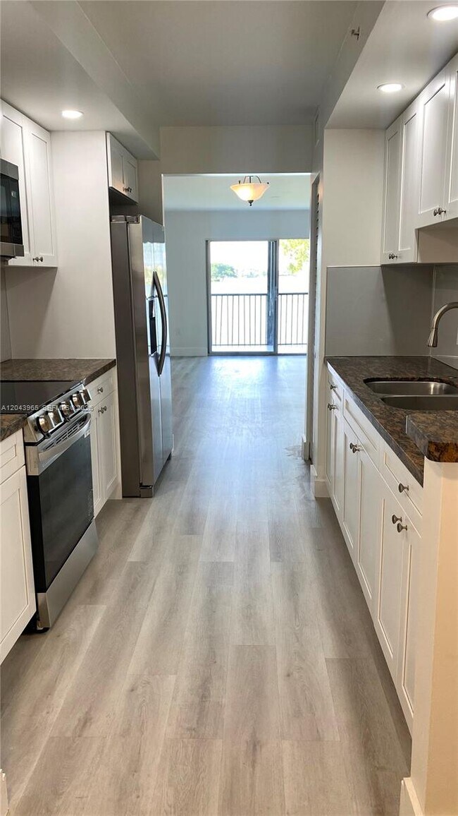 Photo - 13800 SW 5th Ct Unidad 209M