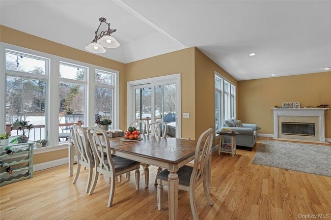 Photo - 484 Rosedale Ave