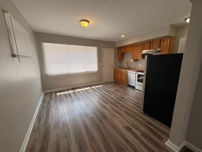 Photo - 117 E 9th Ave