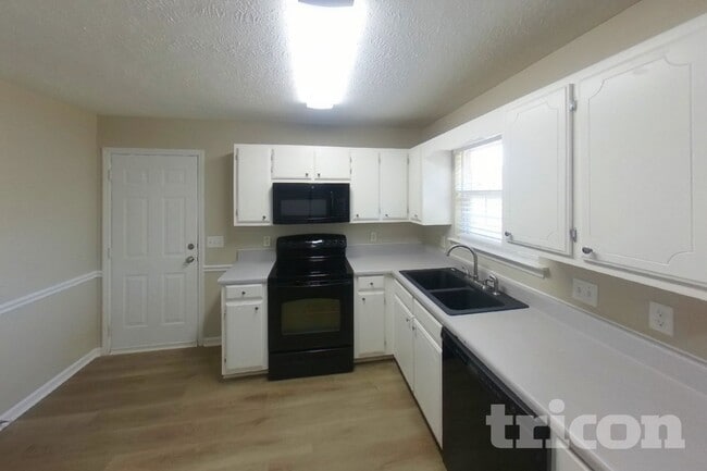 128 Royal Garden Dr
