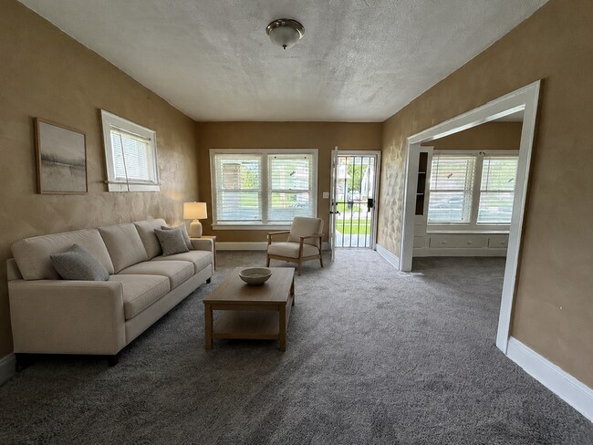 11402 Avon Ave