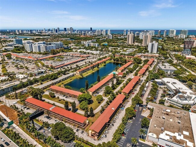 Building Photo - 20201 NE 29th Ct Unit D109