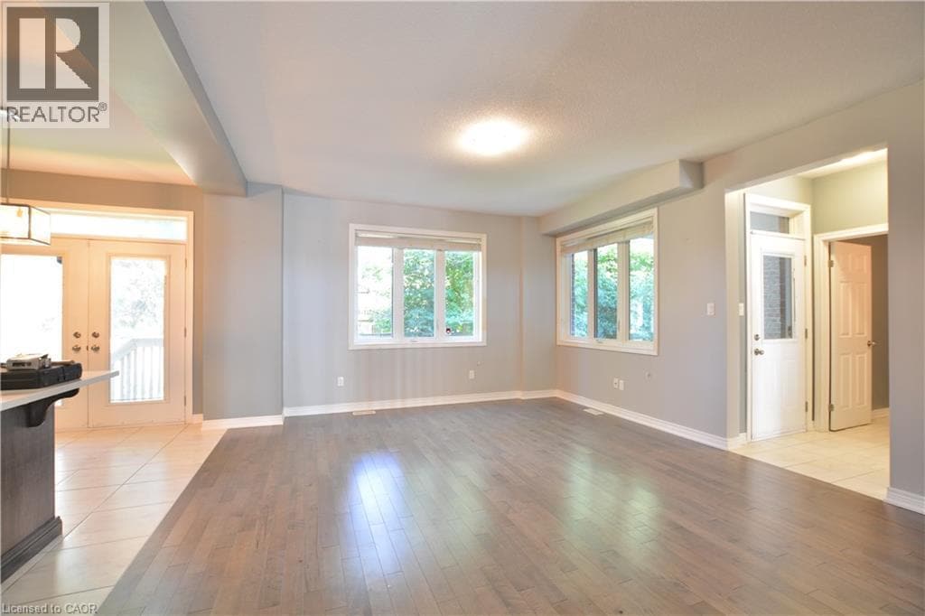 Photo - 270 Moorland Crescent