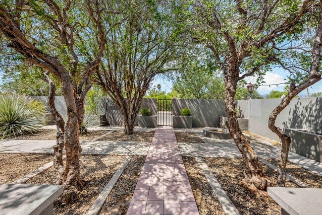 Photo - Luxury housing ,Close to U of A! Newly Ren...