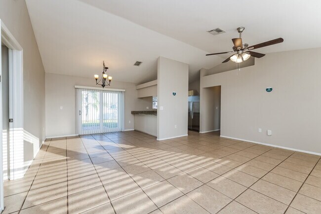 Photo - 2123 NE 4th Pl