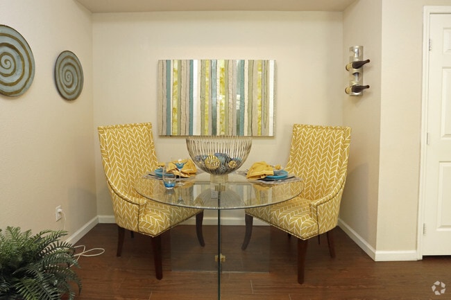 1BR, 1BA - 740 SF