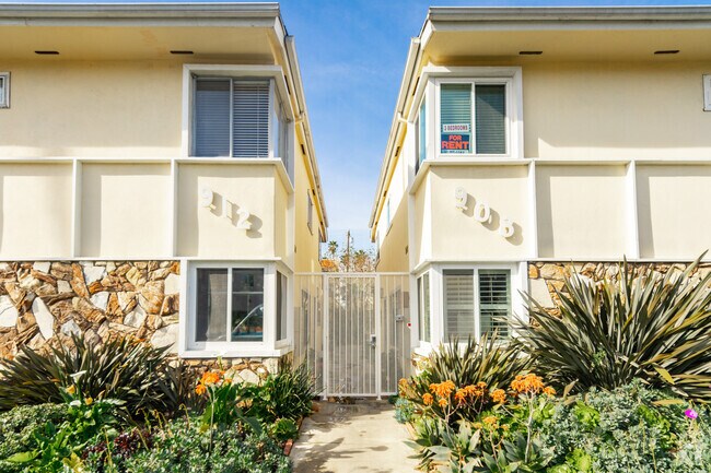 Entrada - 908 6th St