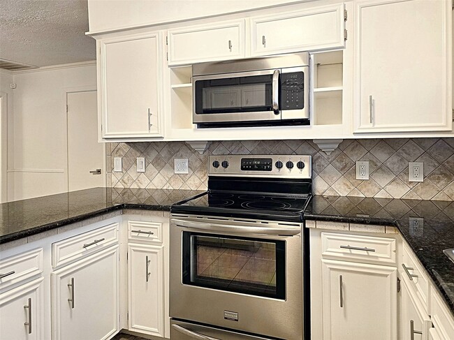 Building Photo - 4414 Gardendale Dr