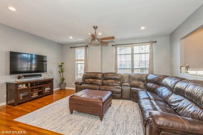 Photo - 375 N Commerce St