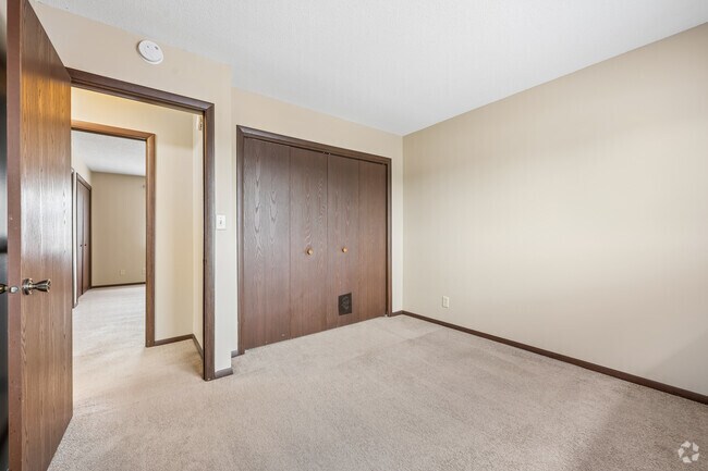 2BR, 1BA - 978SF - Second Bedroom