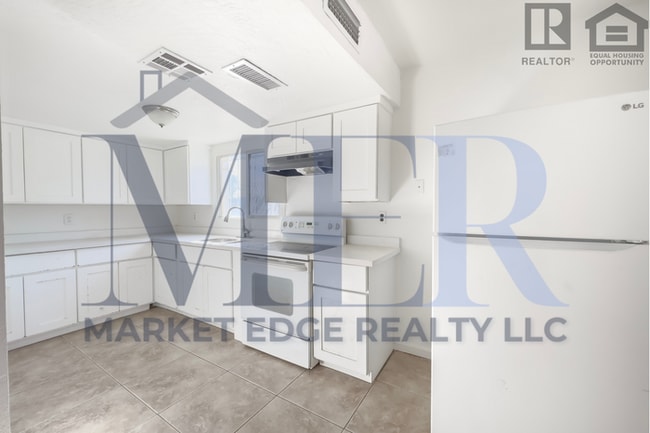 Photo - 2Bed/1Bath Home AZ-51/Thomas Rd! $199 MOVE-IN SPECIAL! Ready for Immediate Move-In!