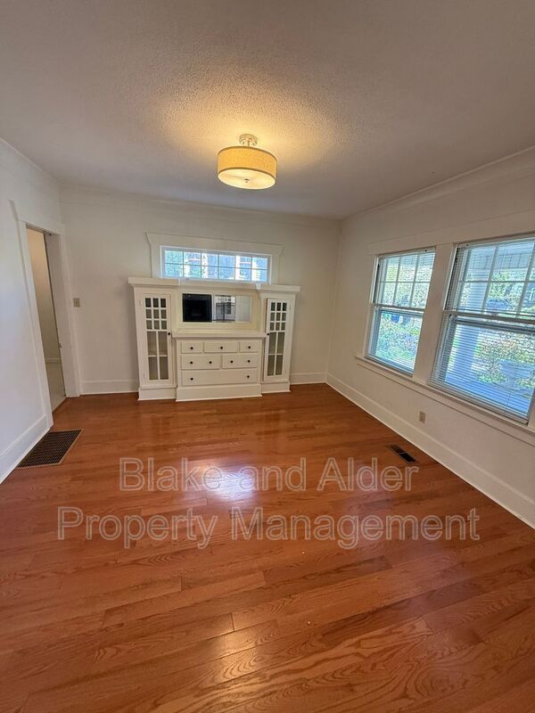 Photo - 2825 NE 27th Ave
