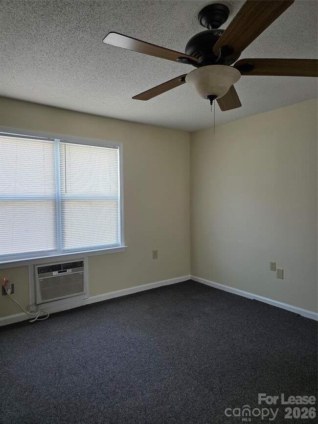 Photo - 702 Cotton St