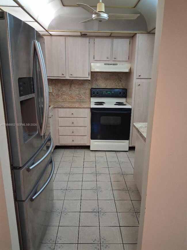 Building Photo - 1100 St Charles Pl Unit 213