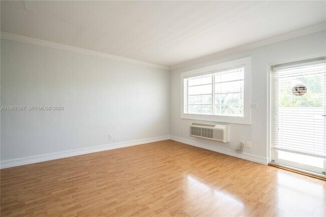 Photo - 7925 Hawthorne Ave Unidad 7