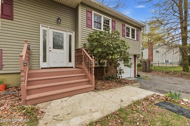 Photo - 536 River Dr