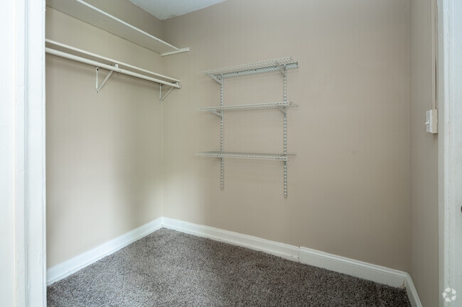 Studio - 390SF - 2Sisters Apartments