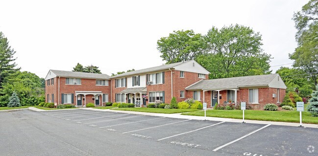 Photo - Pinewood Court Condominiums