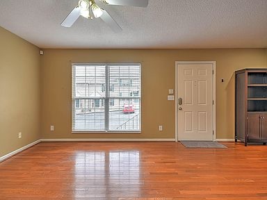 Photo - 3115 W Walnut St