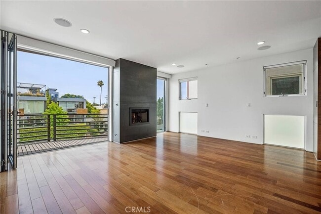 Photo - 419 Venice Way