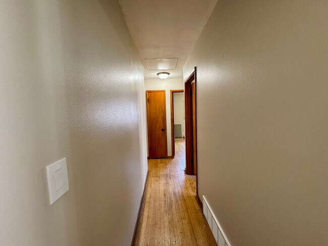 5905 N 66th St Unit 66th Lower